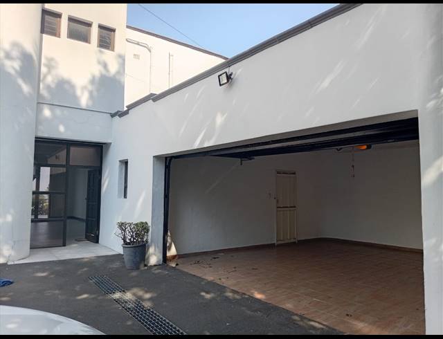 6 BEDROOM HOUSE TO LET IN LA LUCIA